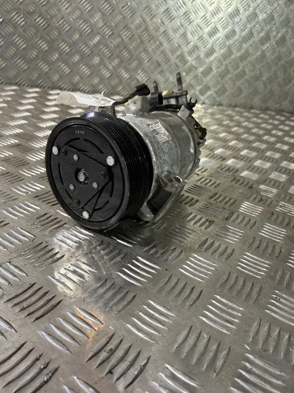 Air conditioning (A/C) compressor (pump) 31497908