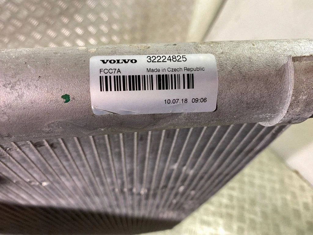 Kliimaseadme jahutusradiaator (kondensaator) 31686413