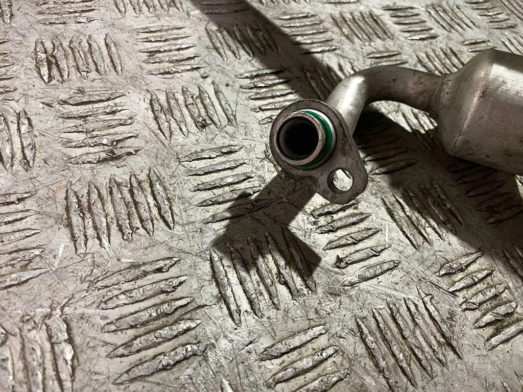 Air conditioning (A/C) pipe/hose