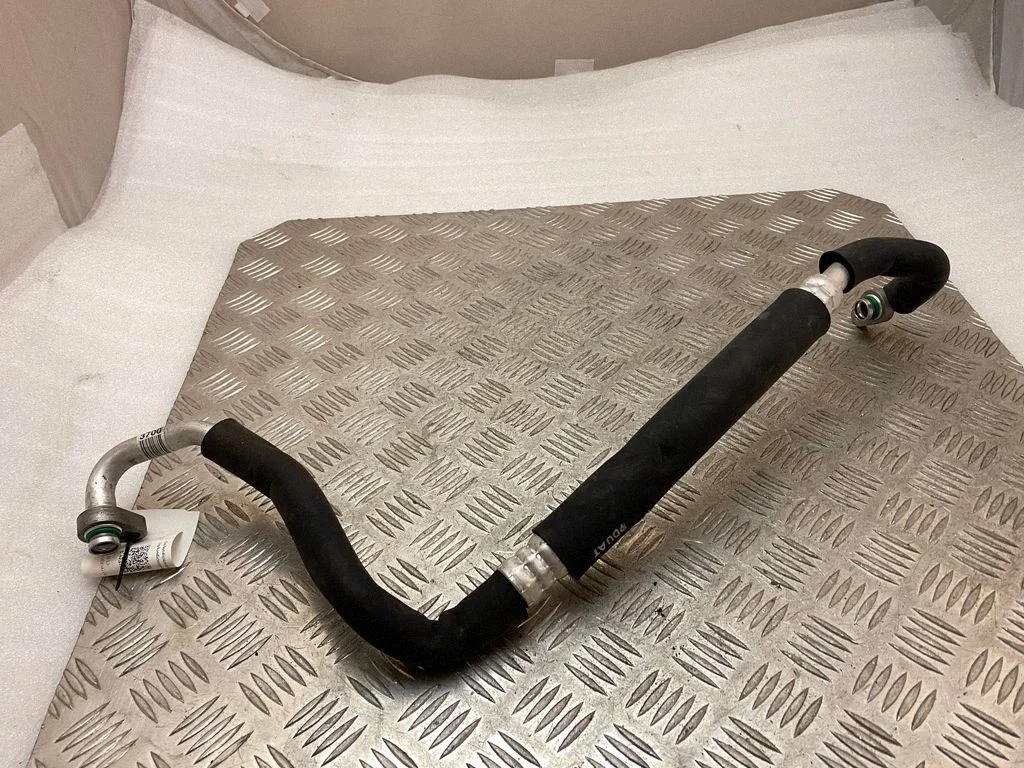 Air conditioning (A/C) pipe/hose 3700