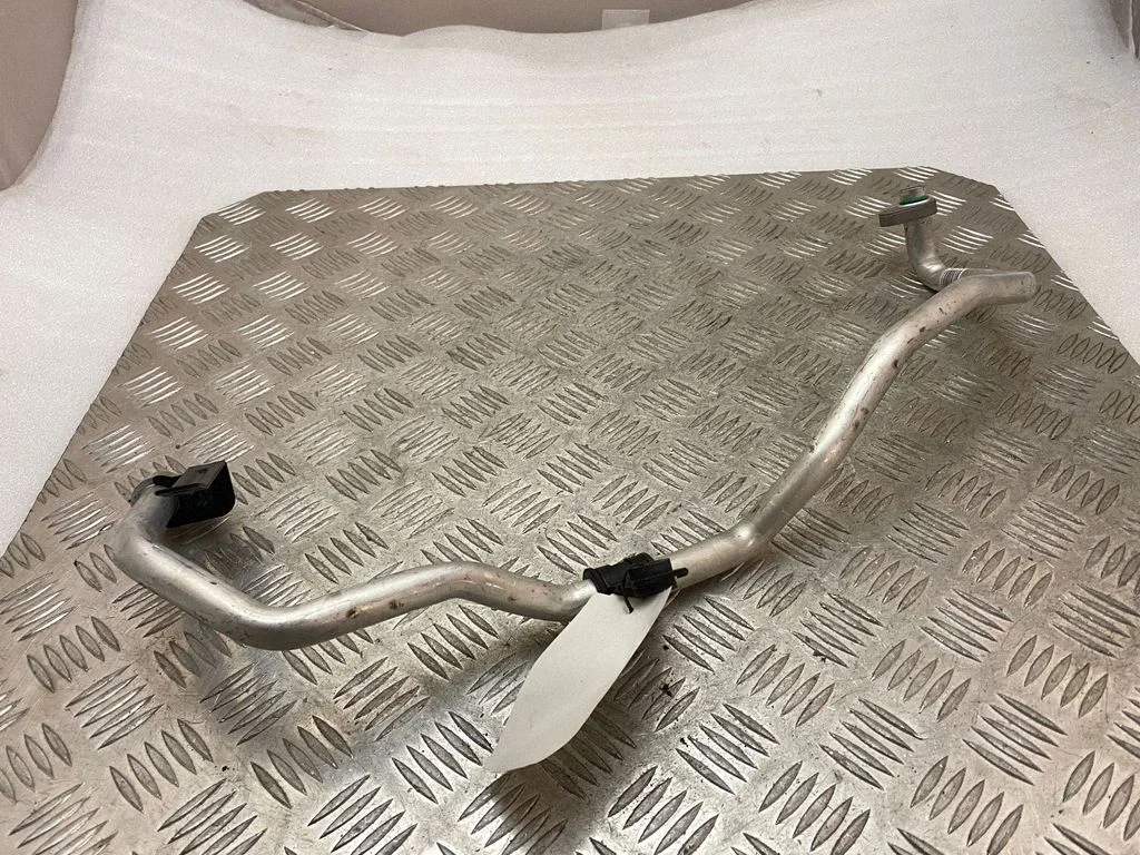 Air conditioning (A/C) pipe/hose S700