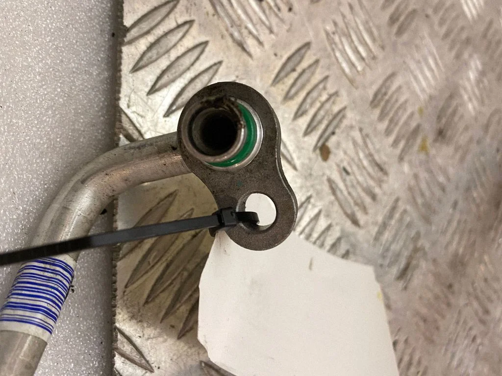 Air conditioning (A/C) pipe/hose