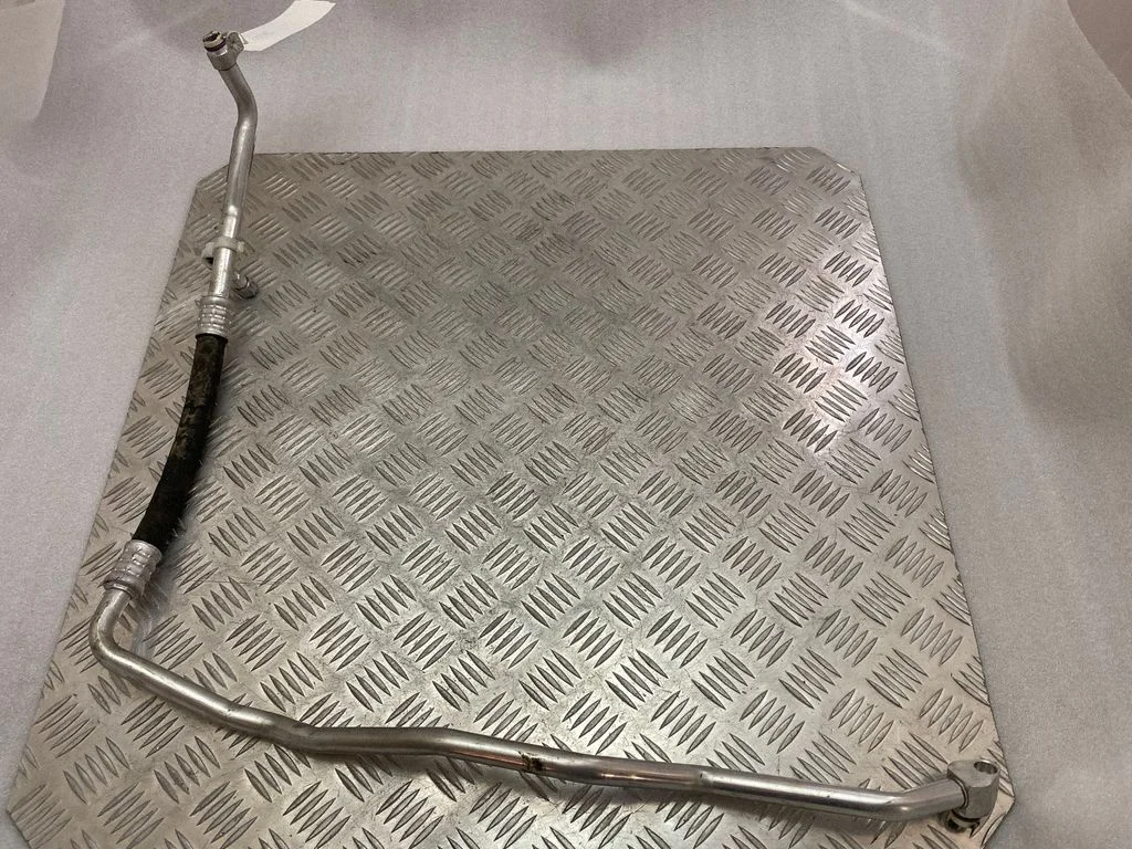 Air conditioning (A/C) pipe/hose 6832950