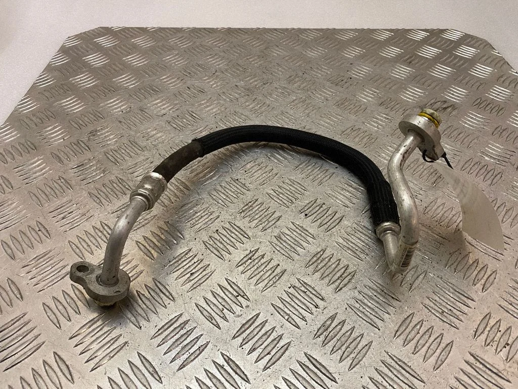 Air conditioning (A/C) pipe/hose 31369392