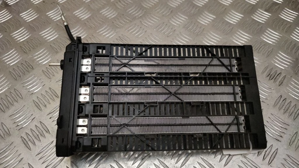 Elektriskais salona krāsniņas radiators A2058308600