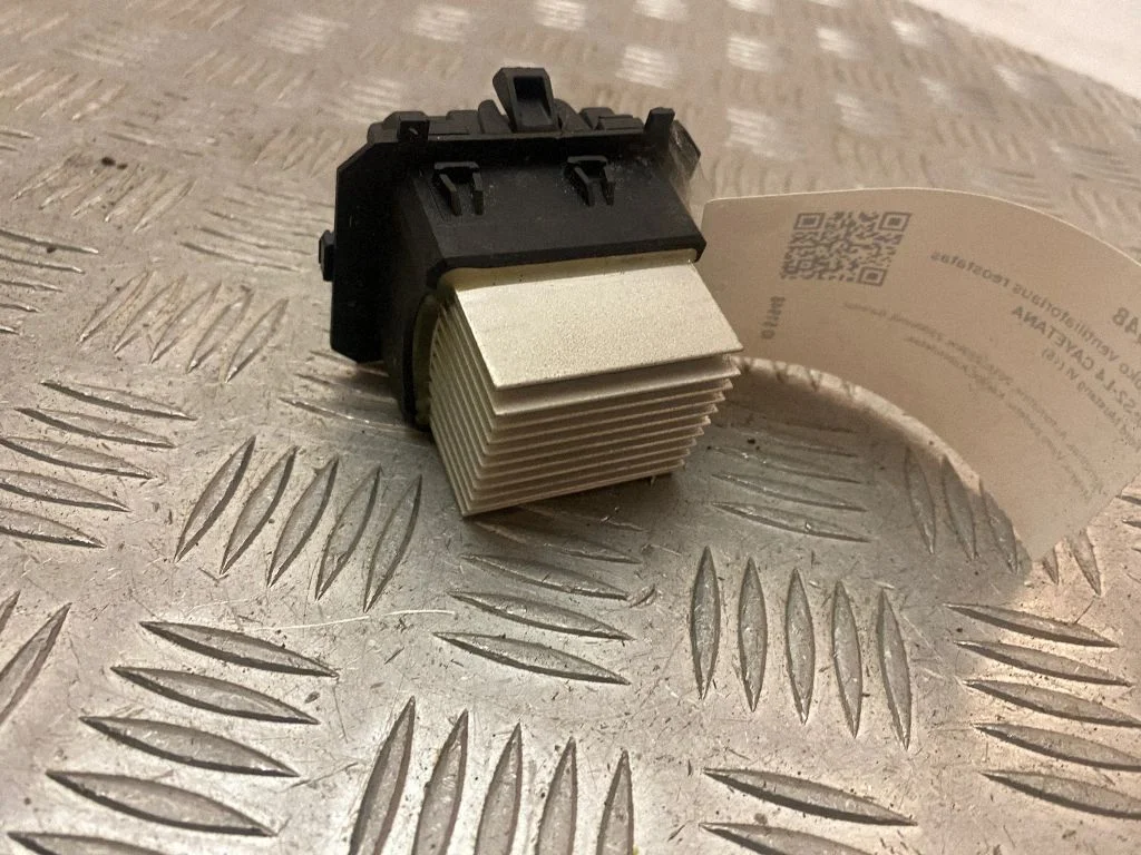 Heater blower motor/fan resistor FR3B19E624AA