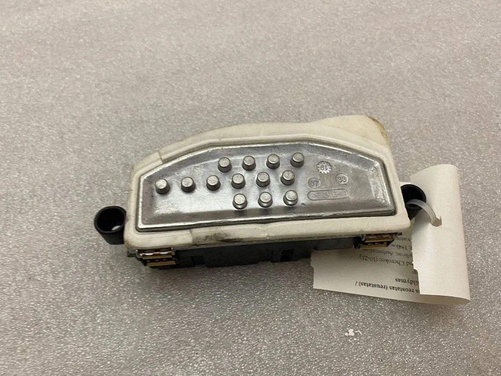 Heater blower motor/fan resistor 5HL011266