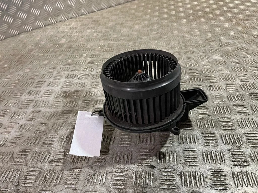 Heater fan/blower DM666001