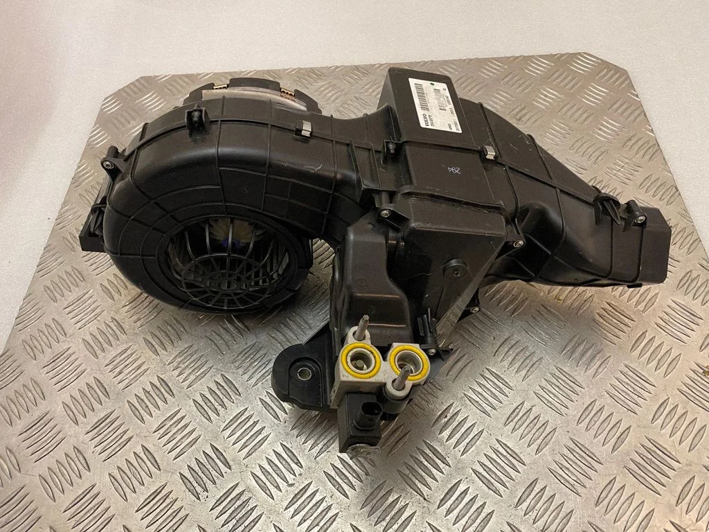 Salongipuhur 31449328