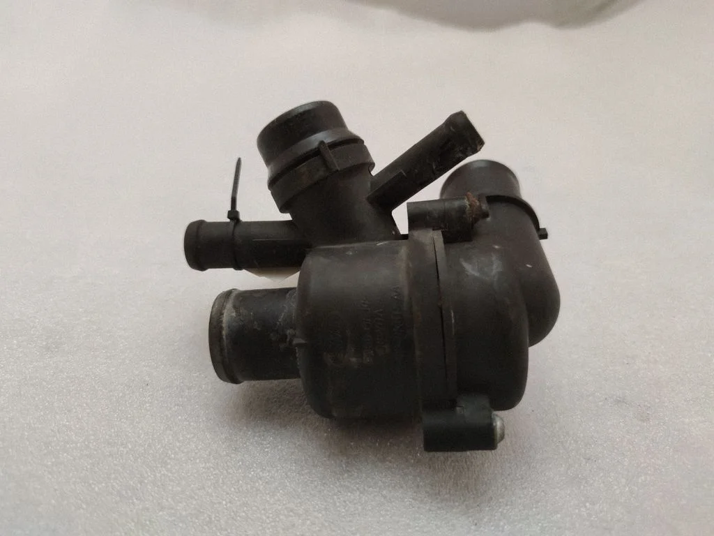 Thermostat/thermostat housing AH228575AE
