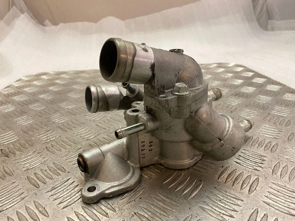 Thermostat/thermostat housing