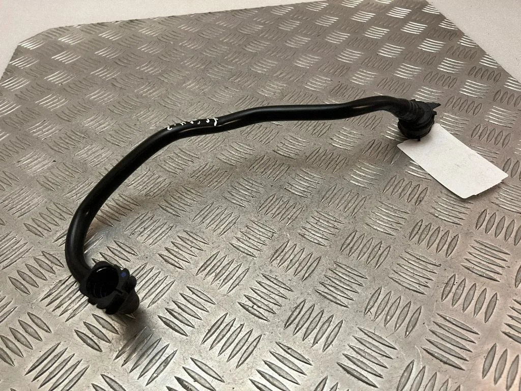 Engine coolant pipe/hose 32138001