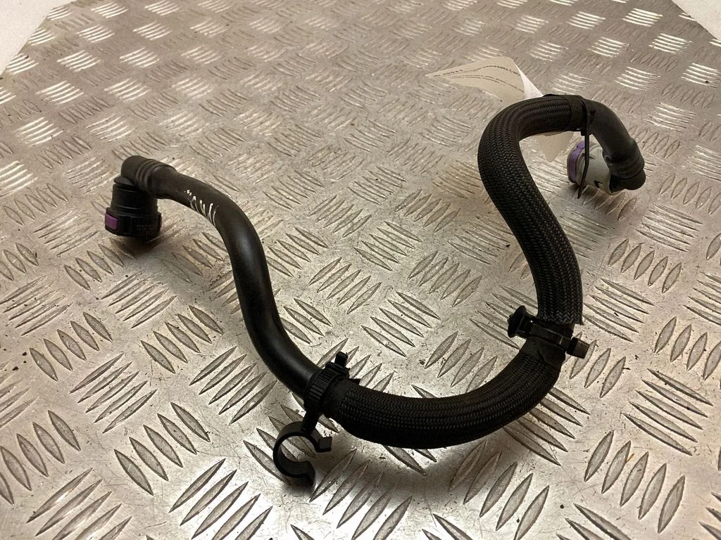 Engine coolant pipe/hose J9D38D122AD