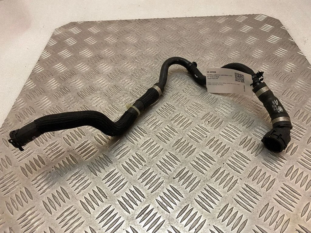 Engine coolant pipe/hose J9D38D140AD