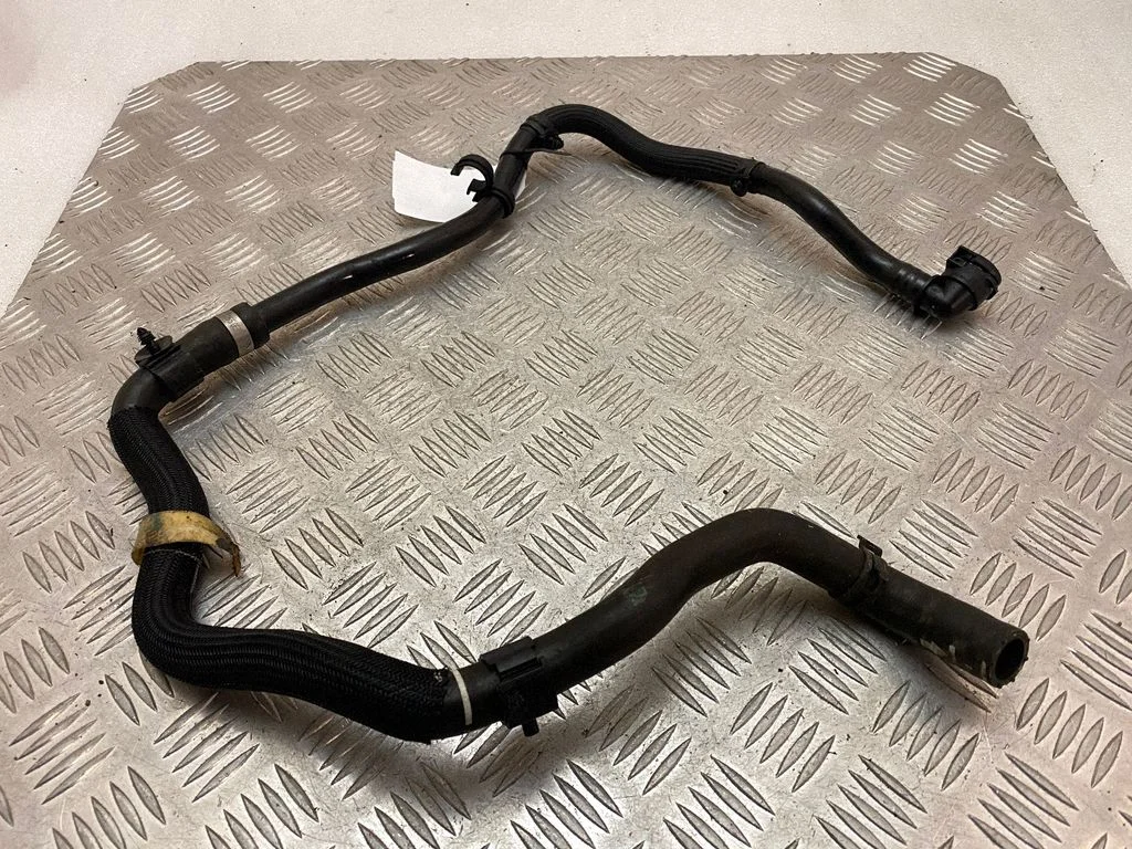 Engine coolant pipe/hose J9D38D192BC