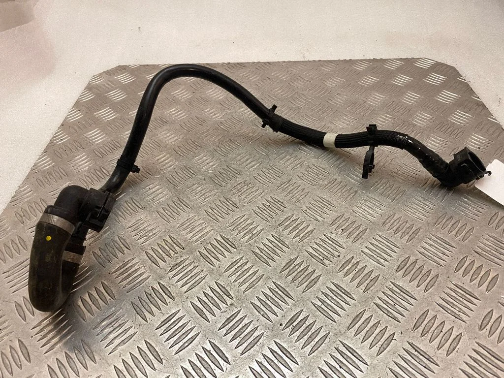 Engine coolant pipe/hose J9D38D138AD