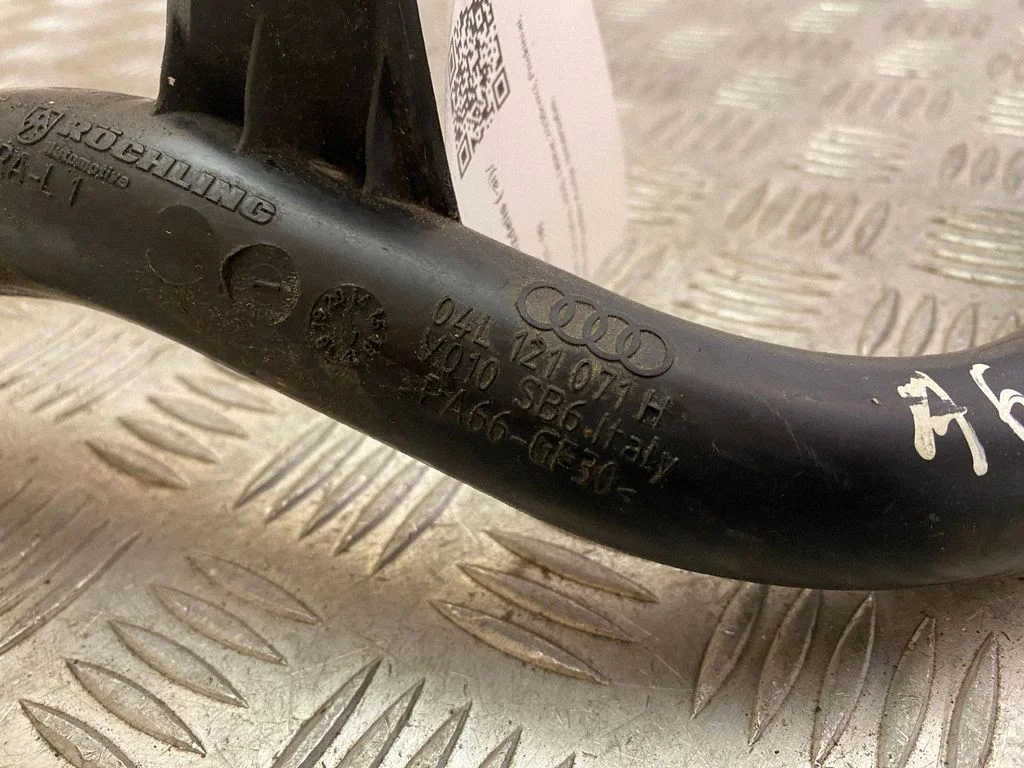 Engine coolant pipe/hose 04L121071H