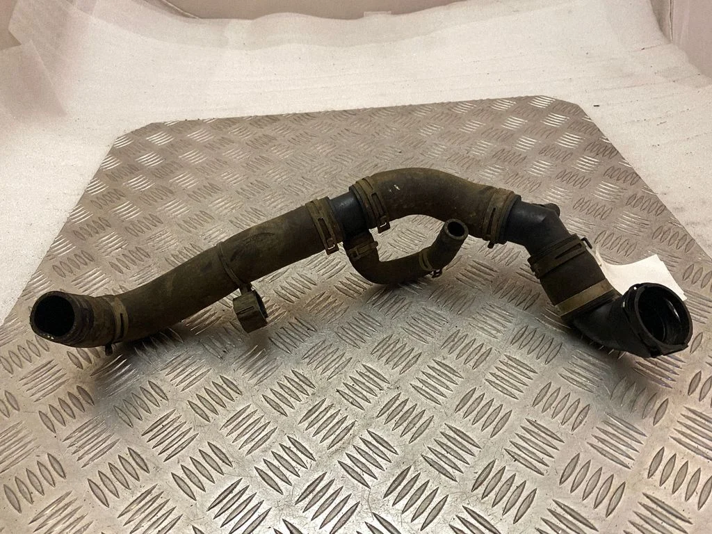 Engine coolant pipe/hose HPLA8286DA