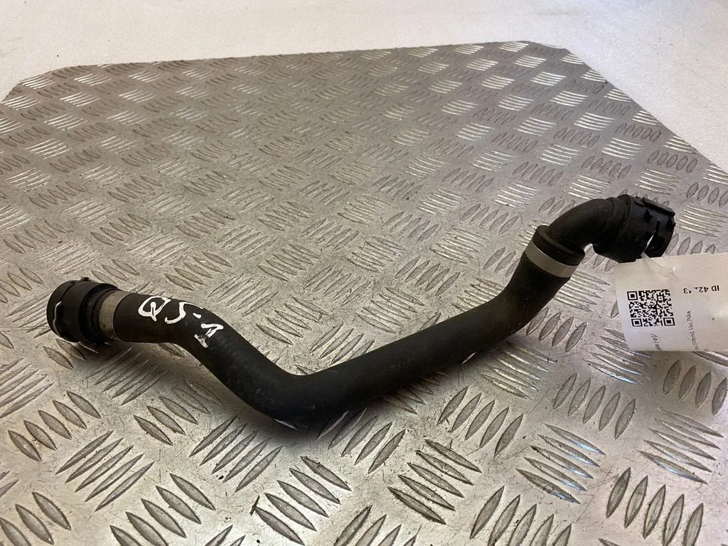 Engine coolant pipe/hose 8R0819334AC