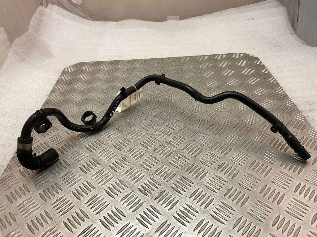 Engine coolant pipe/hose J9D38D148AB