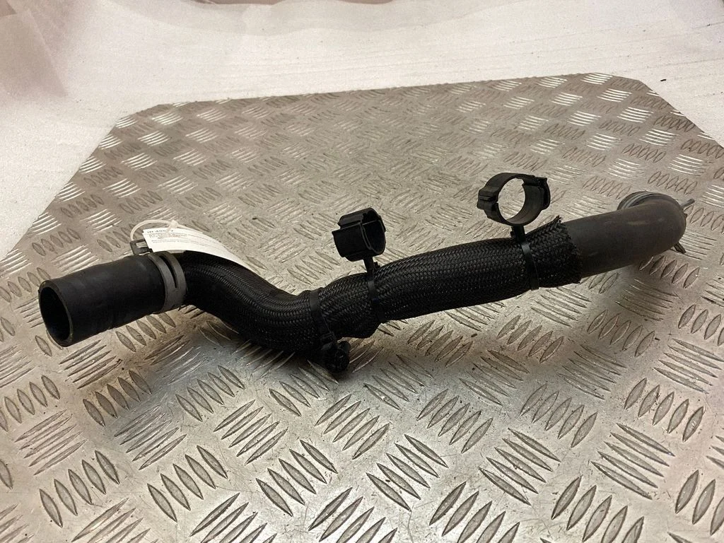 Engine coolant pipe/hose