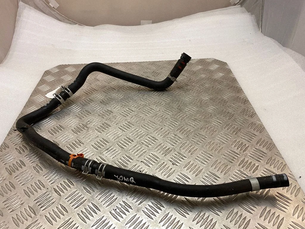 Engine coolant pipe/hose