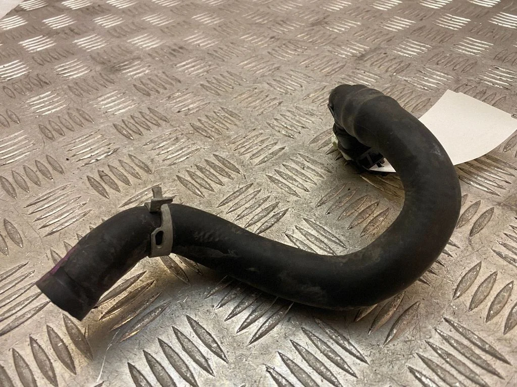 Engine coolant pipe/hose