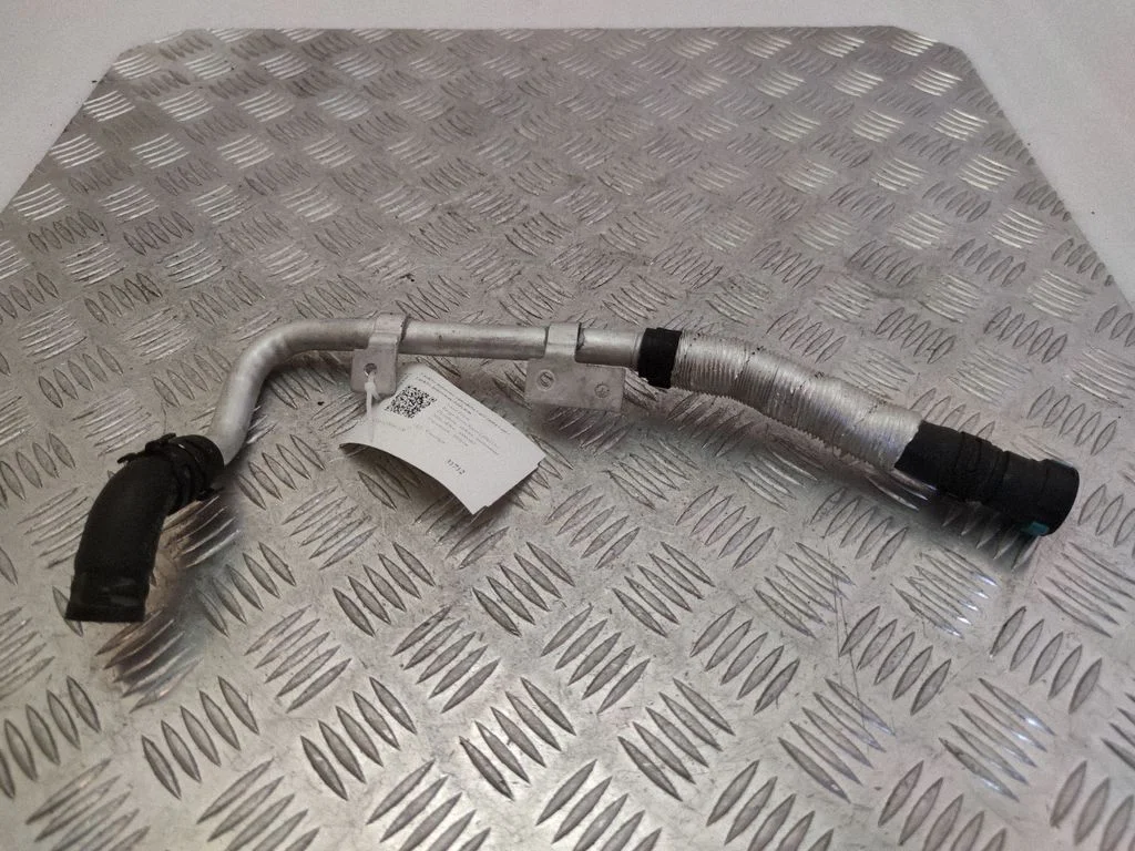 Mootori jahutusvedeliku toru / voolik LPLA8B573BB