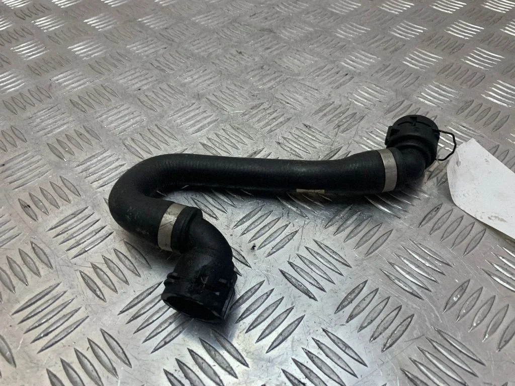 Motora dzesēšanas caurule (-es)/šļūtene (-es) 8R0819332N