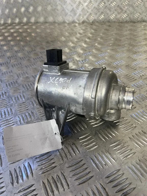 Water pump 31368715