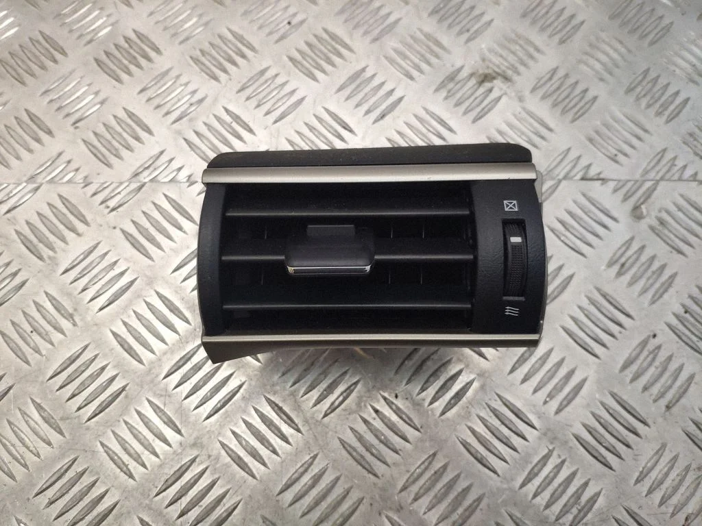 Cabin air duct channel – Lexus IS III XE30 (2013-2020)