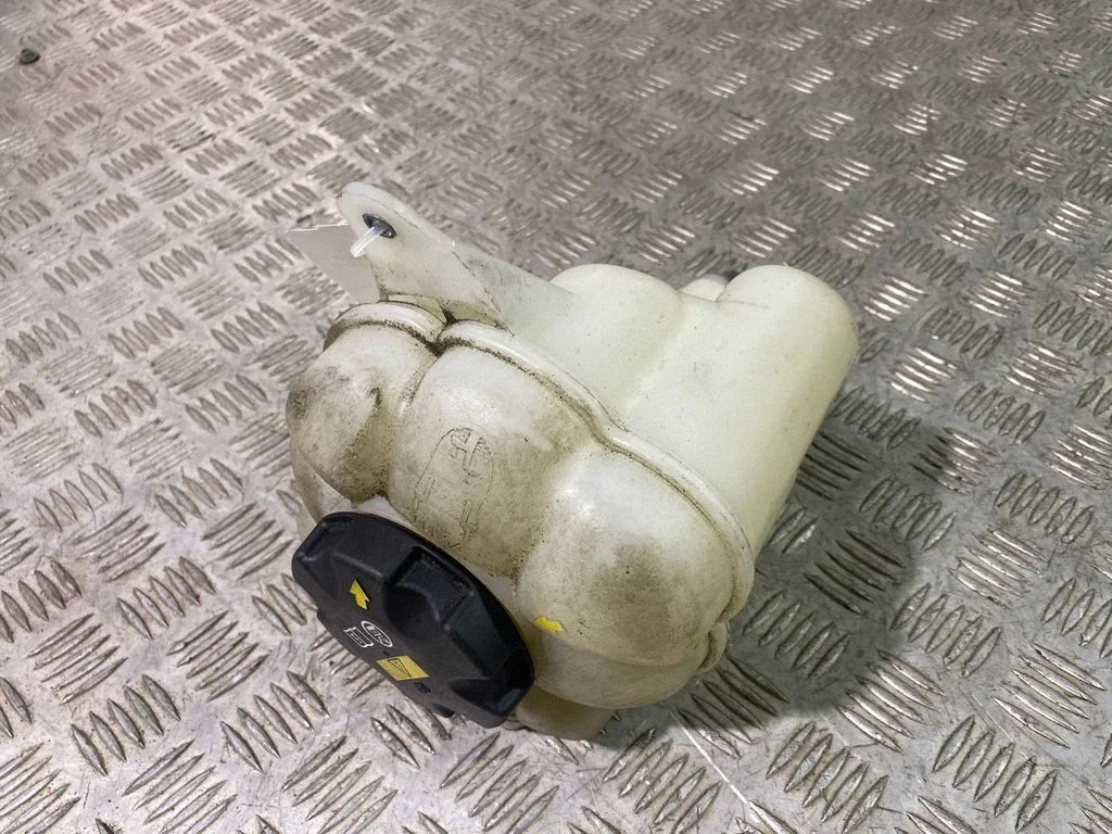 Coolant expansion tank/reservoir 8630170