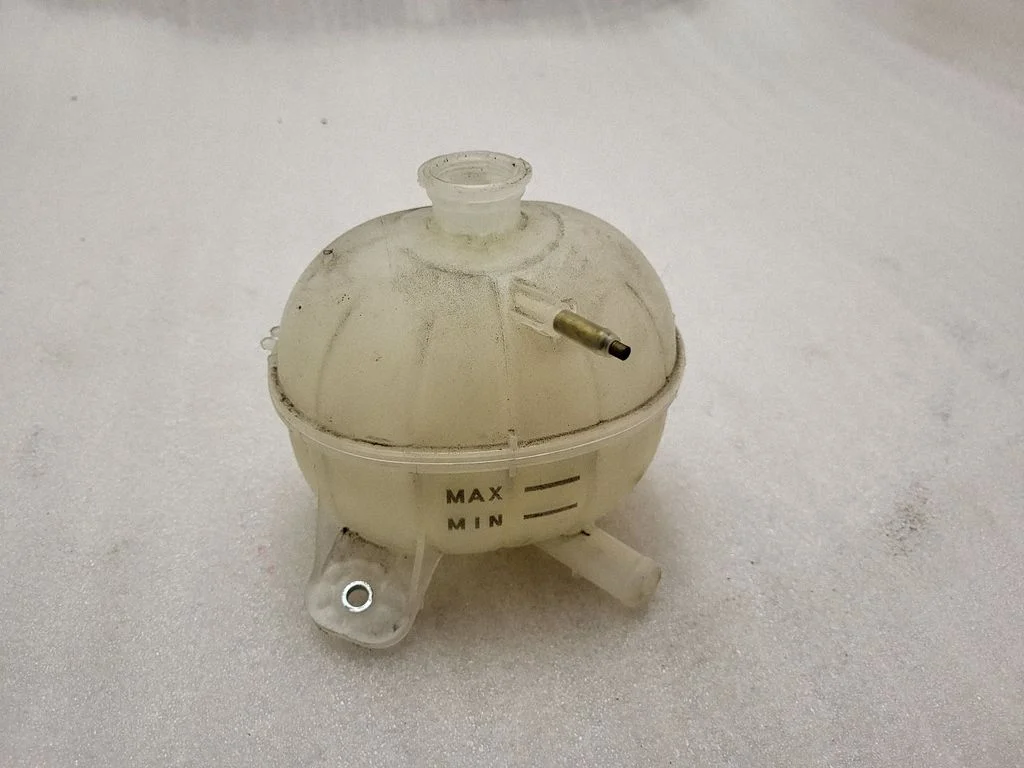 Coolant expansion tank/reservoir