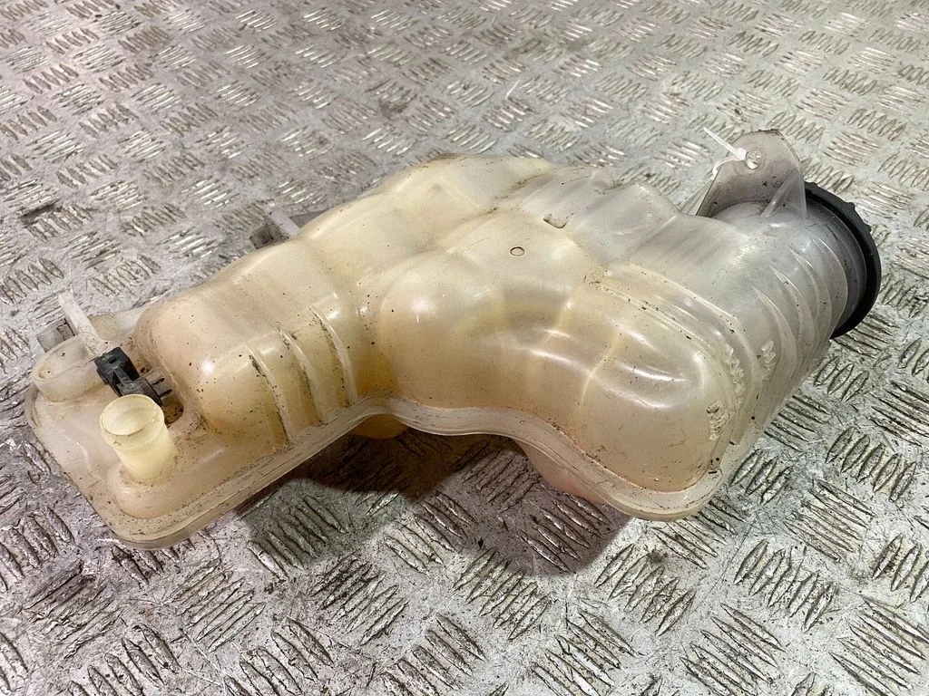 Coolant expansion tank/reservoir