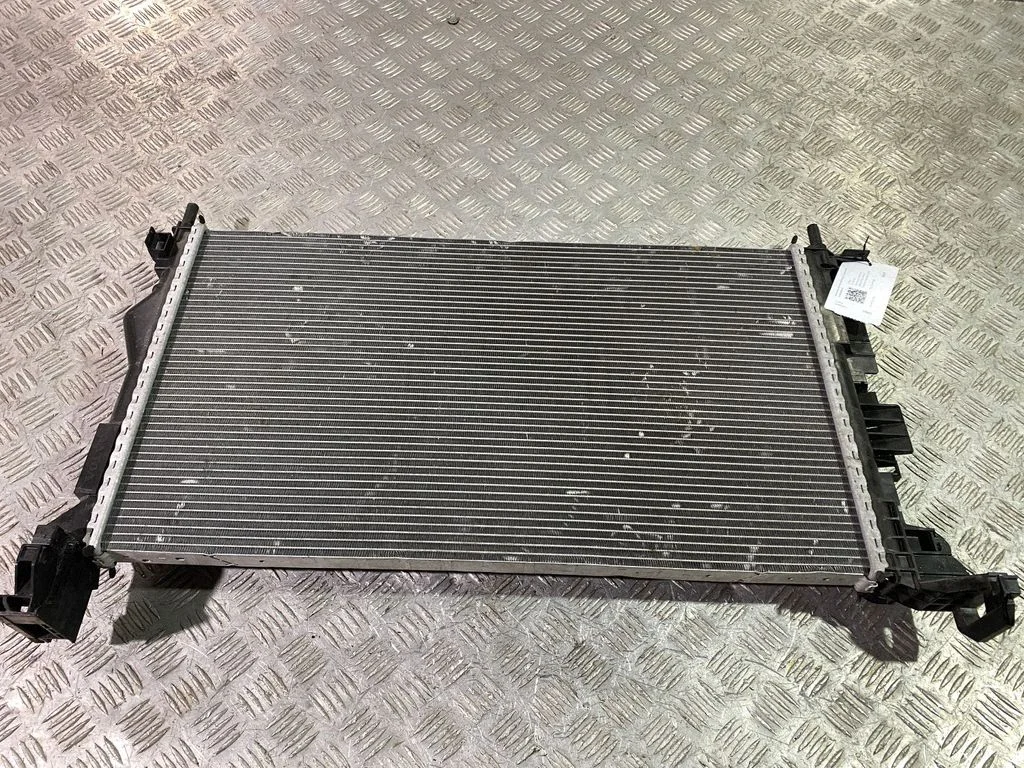 Jahutusvedeliku radiaator 32224828