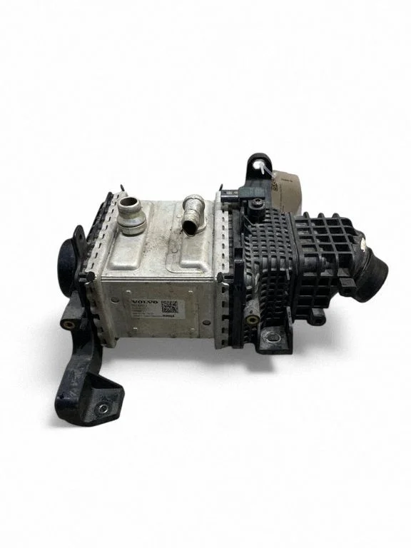 Vahejahuti radiaator 32249372