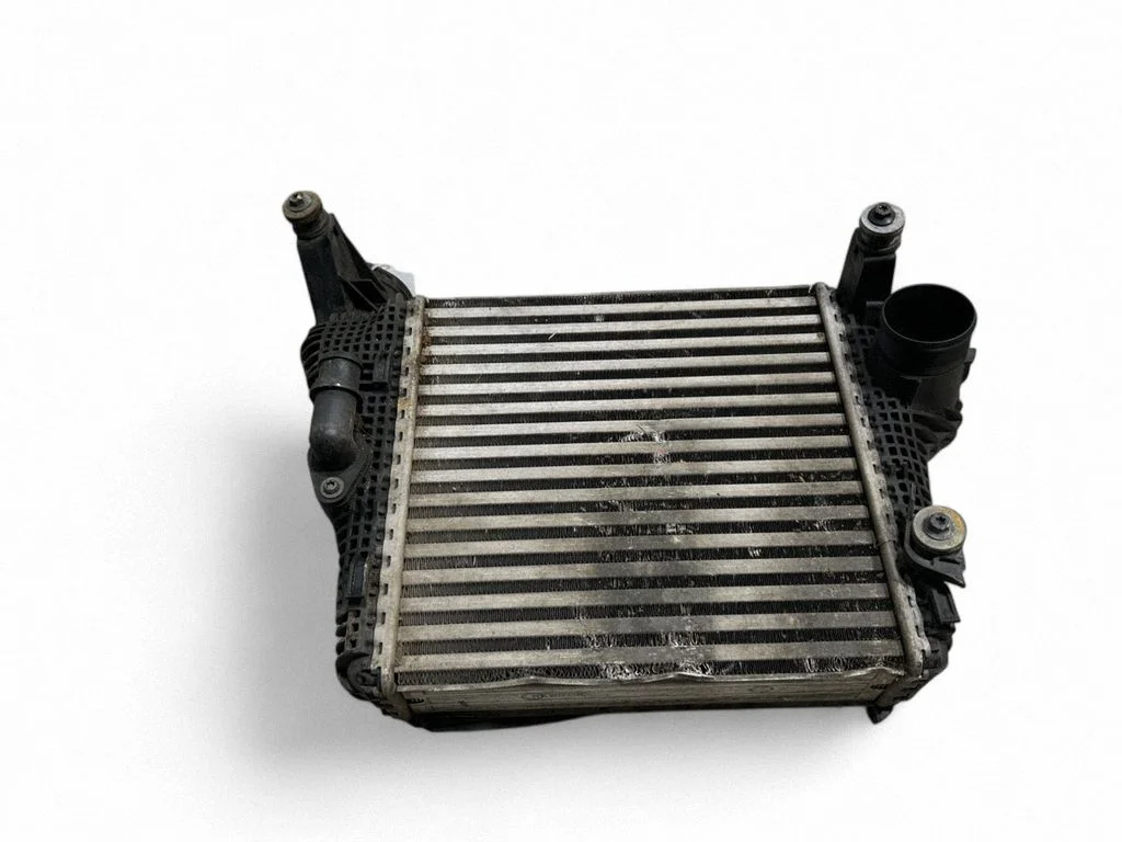 Starpdzesētāja (interkūlera) radiators 95B145803B