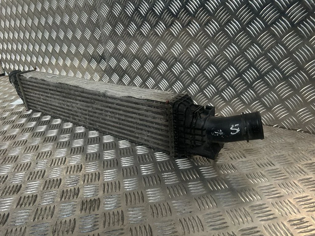 Starpdzesētāja (interkūlera) radiators 8K0145805G