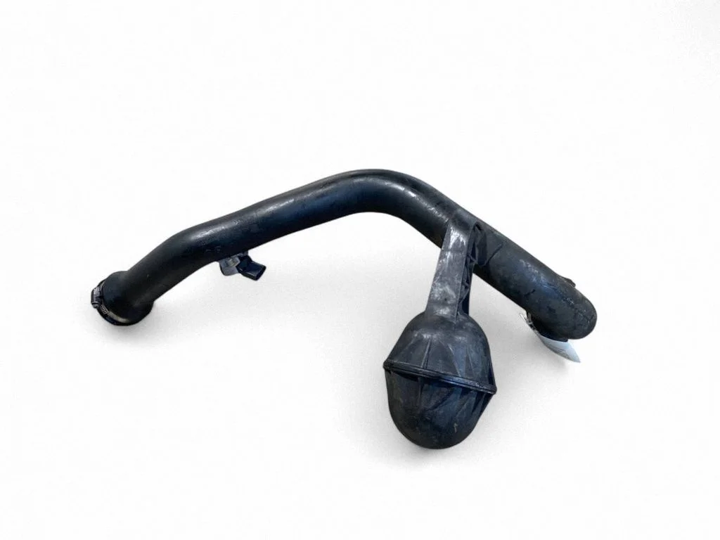 Vahejahuti voolik (-ud)/ toru (-d) 8W0145673L