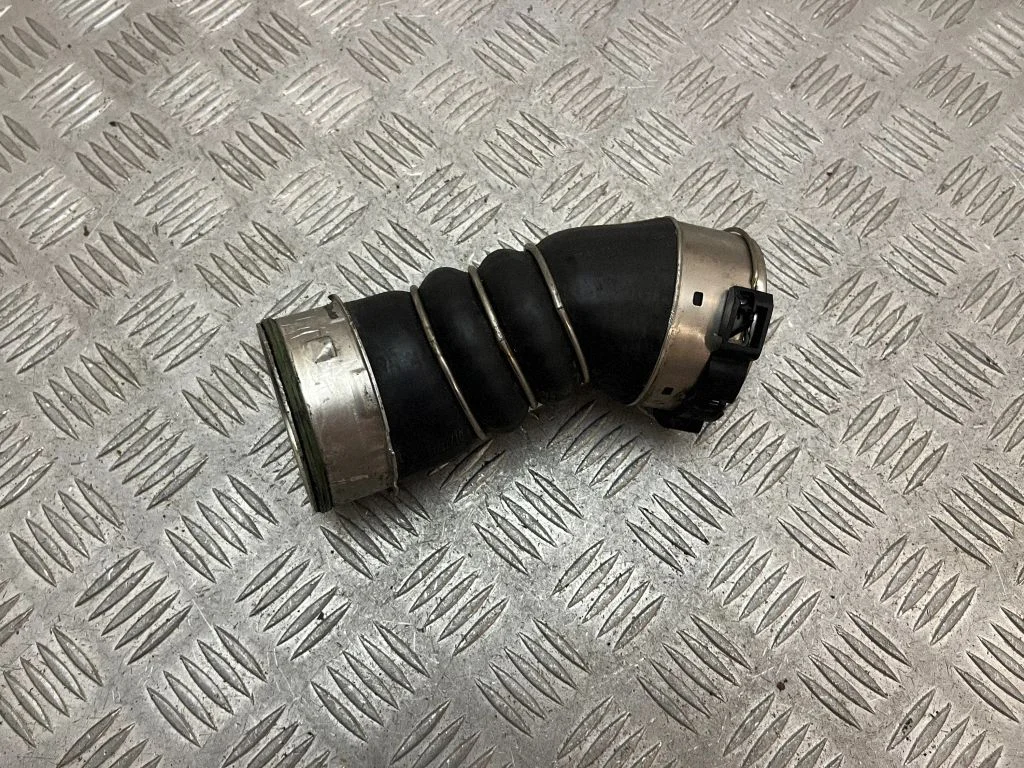 Intercooler hose/pipe