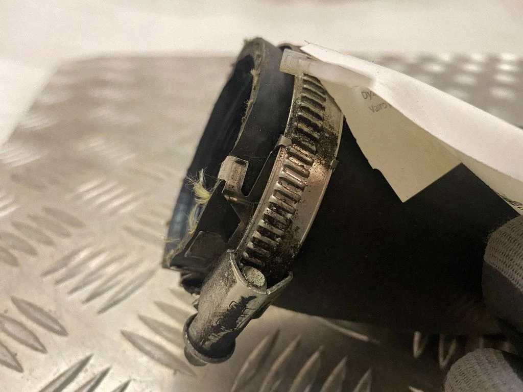 Intercooler hose/pipe