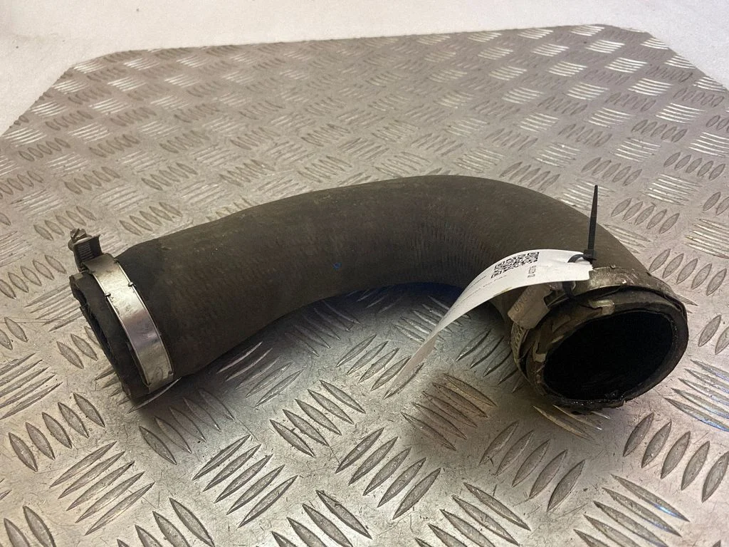 Intercooler hose/pipe 8R0145709H