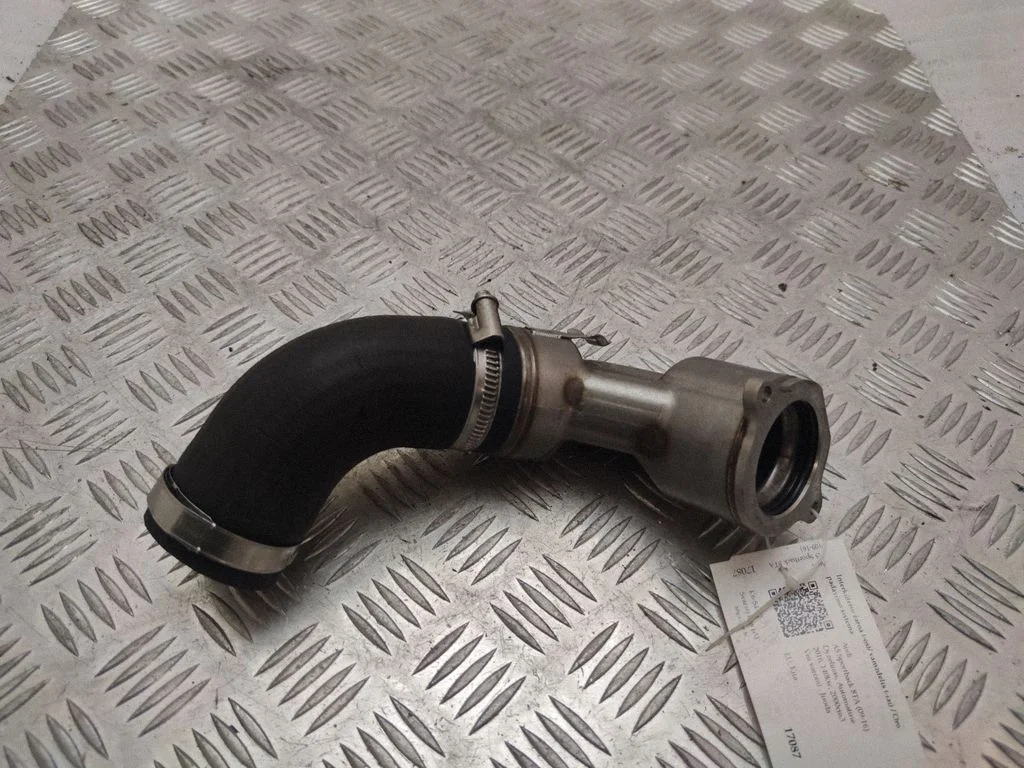 Vahejahuti voolik (-ud)/ toru (-d) 04L145828B