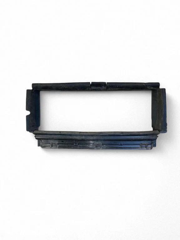 Intercooler air guide/duct channel 31383717