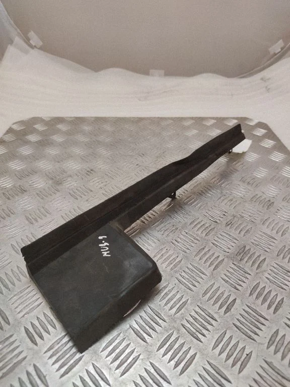Intercooler air guide/duct channel FR3B8102BB