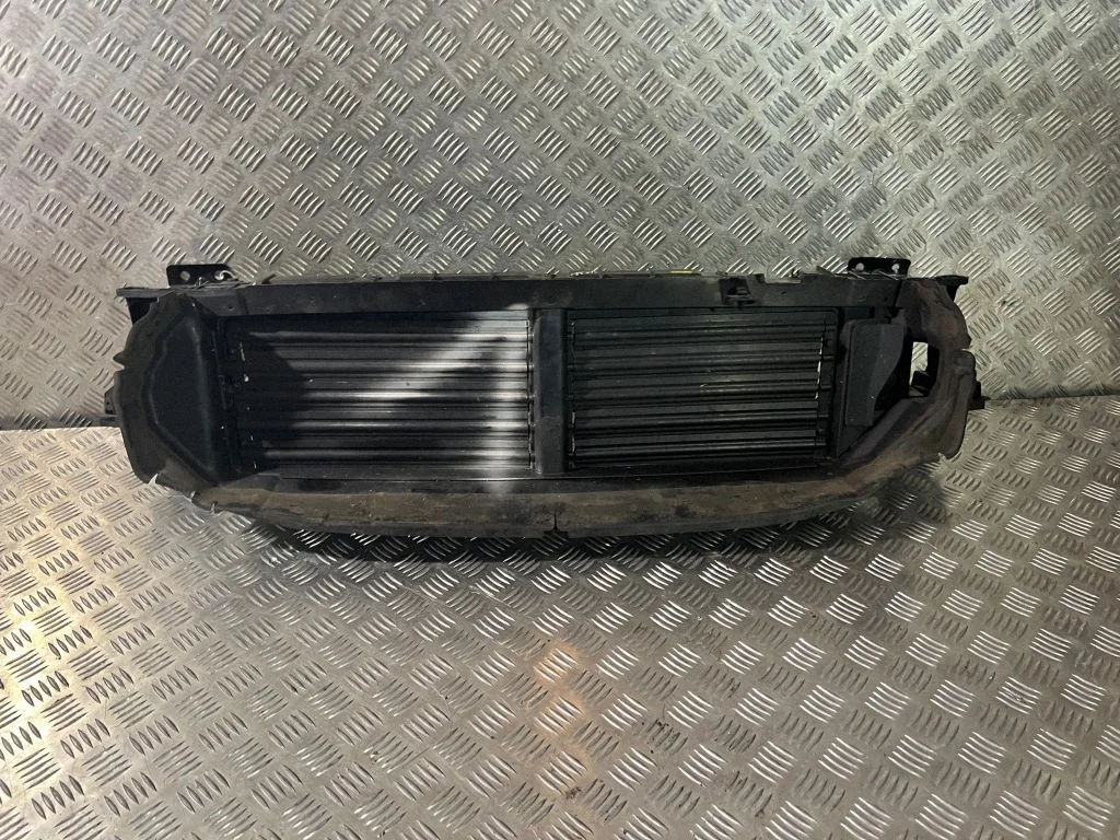 Intercooler air guide/duct channel 31425365