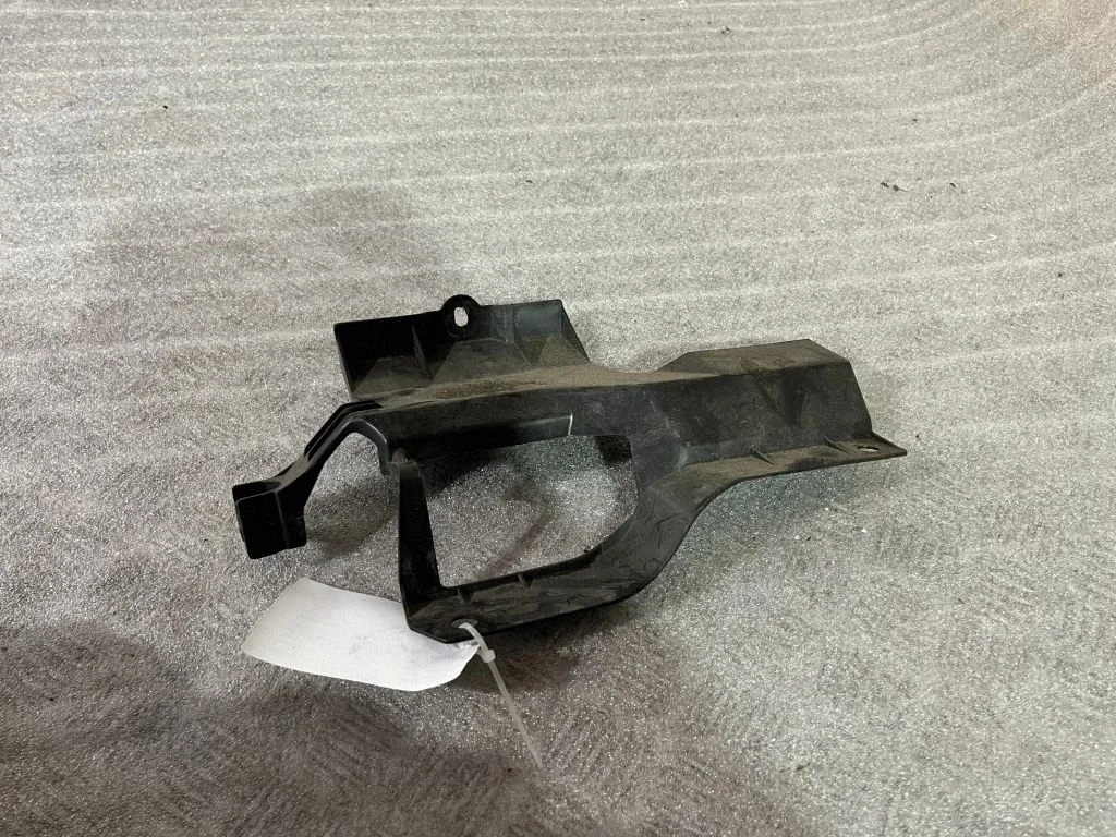Intercooler air guide/duct channel 7812A389