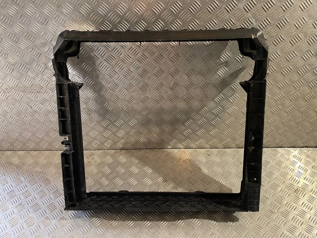 Radiatoru panelis 7799761