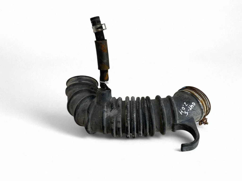 Air intake duct part 1505A660