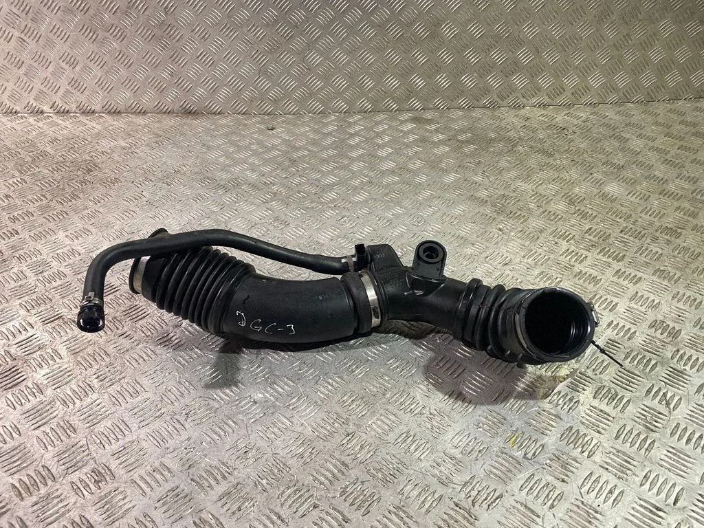 Air intake duct part 68202326AA